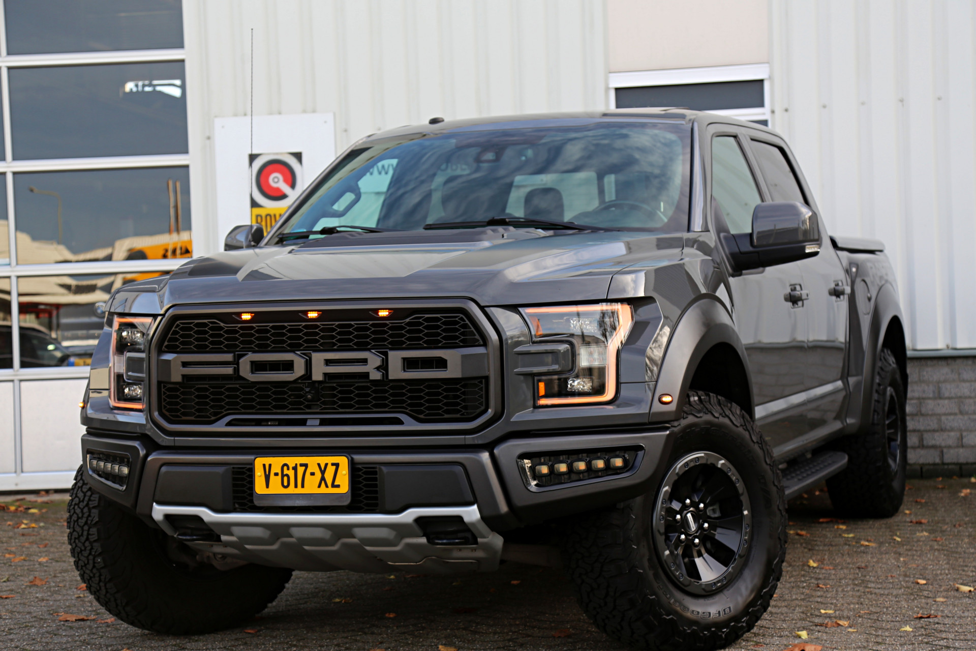 48748917-0.jpg