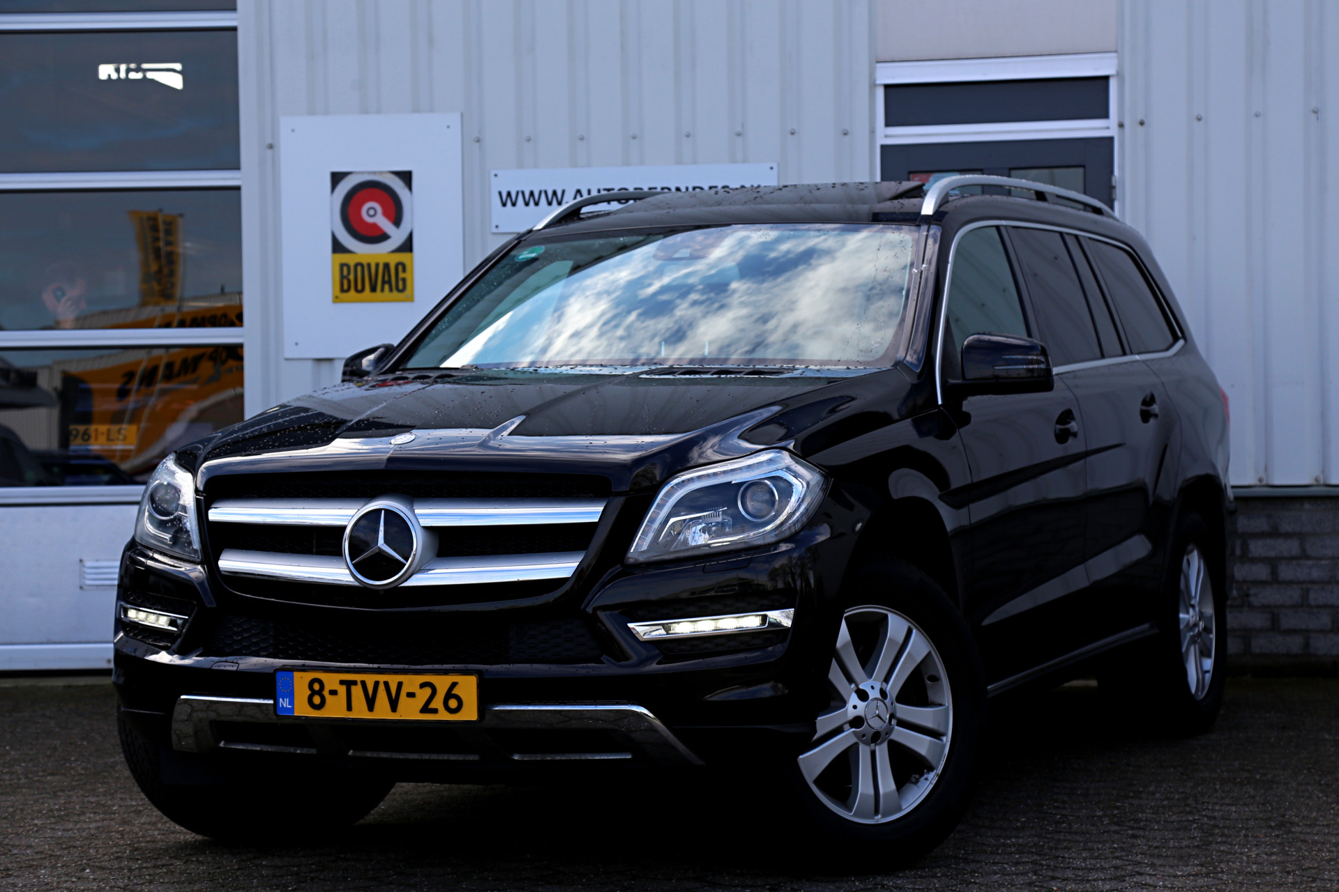 52609310-0.jpg